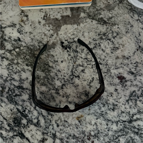 Stylish Sunglasses with Blue Lenses - Picture 5 of 5